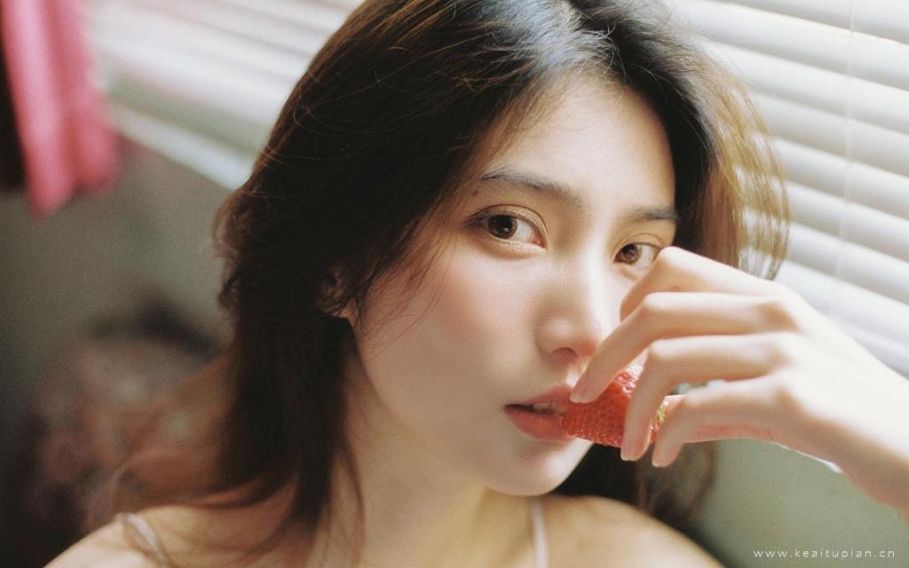 性感火辣身材美女吊带纹身诱惑写真