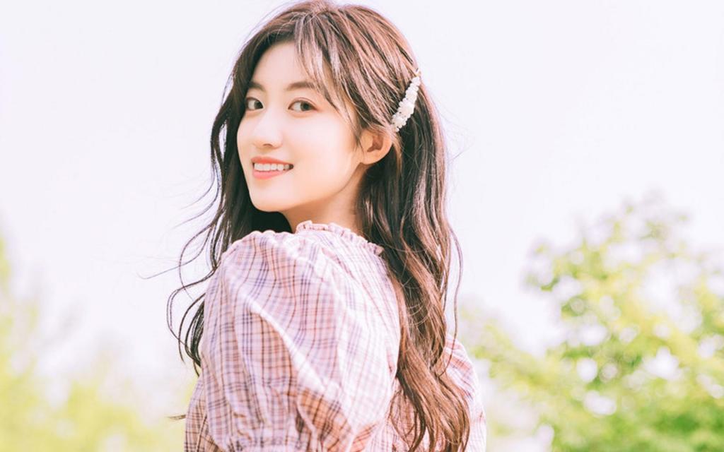 极品长发美女温婉白嫩精致唯美迷人户外写真图片桌面壁纸