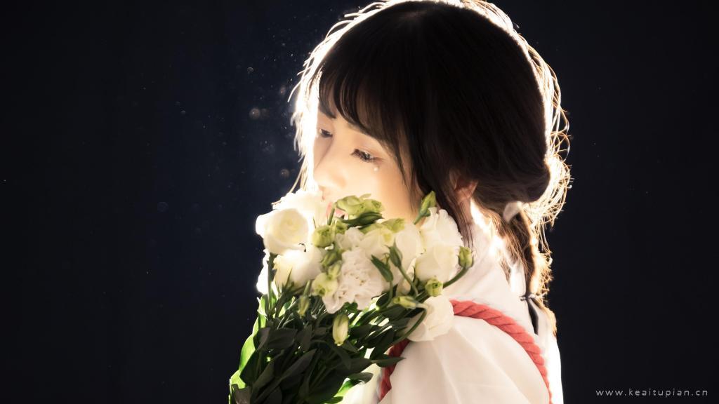 身上有光的神明少女唯美真人写真图片