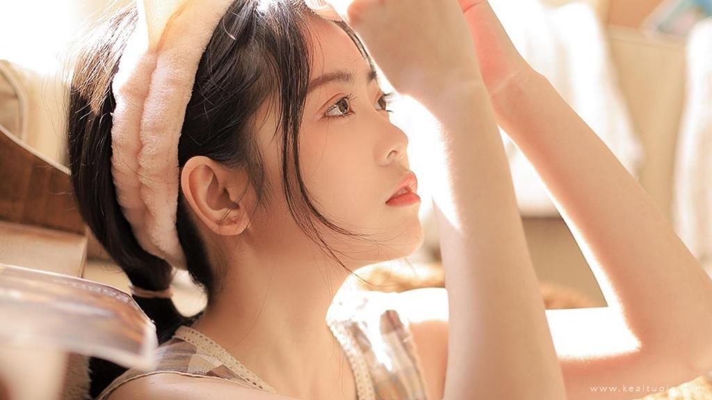 可爱居家少女俏皮私房写真照图片