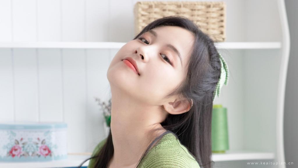养眼美女绿色针织衫小清新私房壁纸写真图片大全