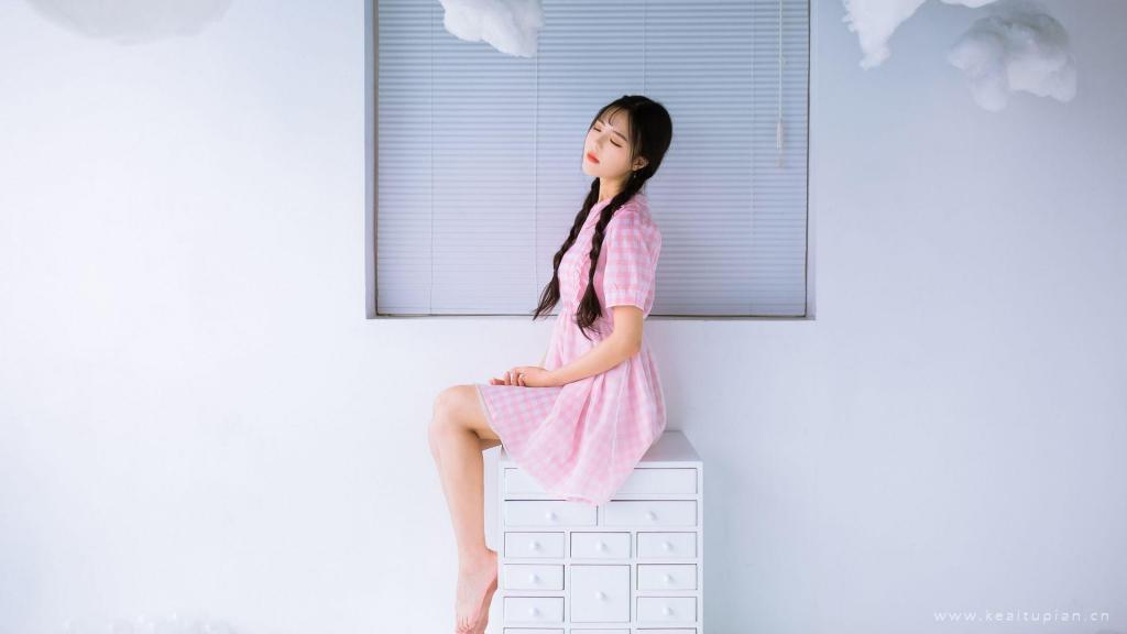 清新迷人的女生干净优雅写真图片桌面壁纸