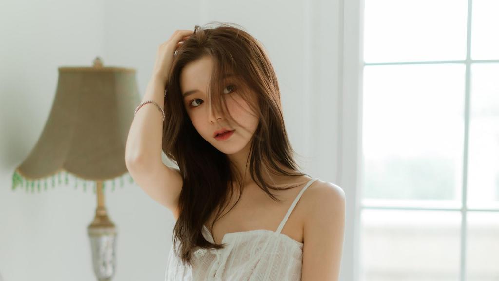 蕾丝裹胸睡衣美女白嫩性感私房诱惑写真图片桌面壁纸