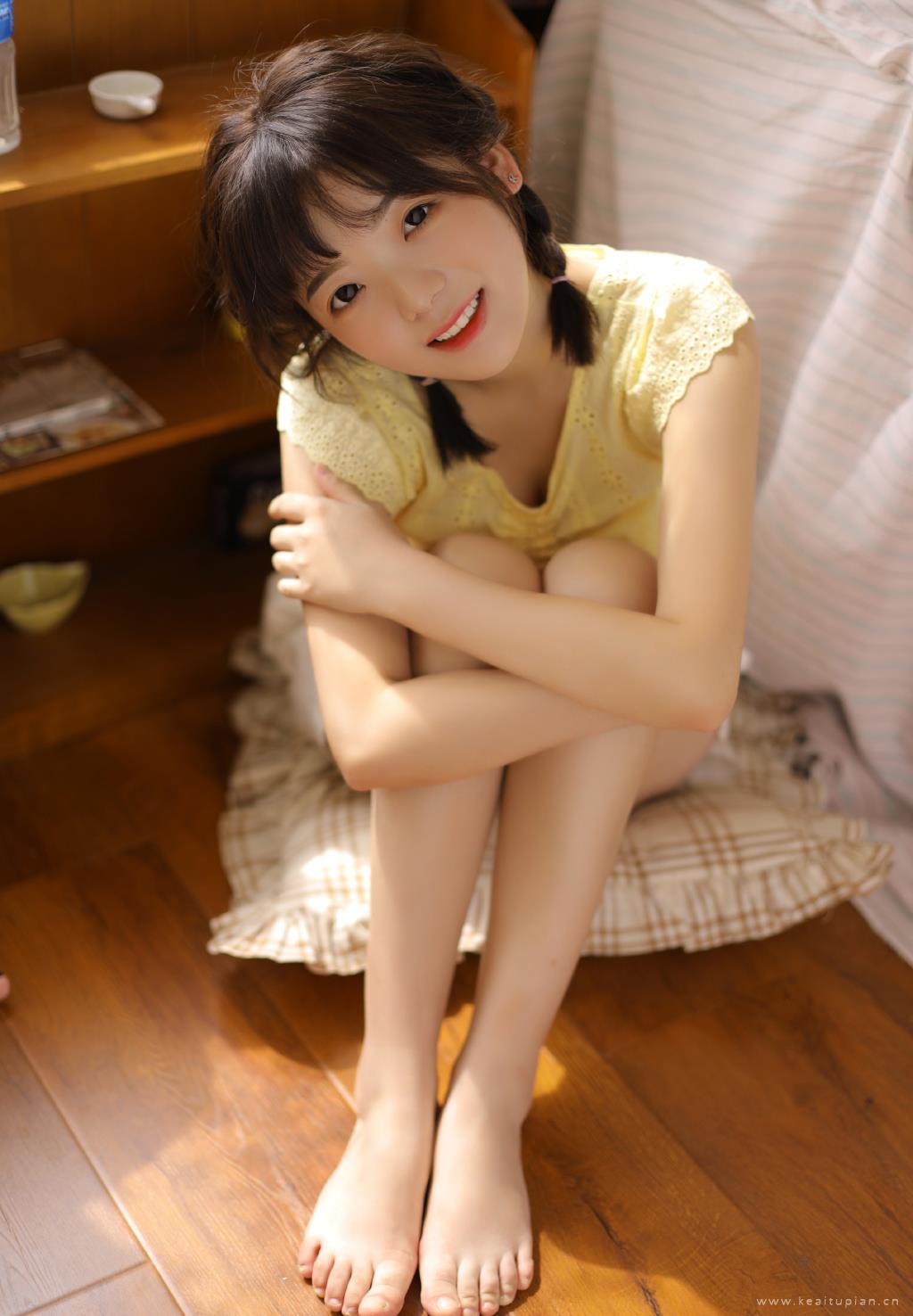 甜美清纯马尾少女可爱私房写真图片