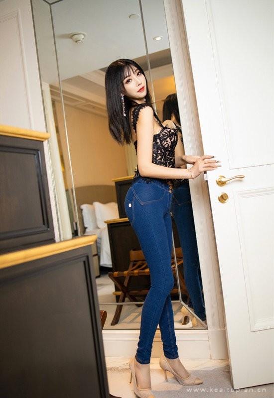 美女模特杨晨晨牛仔裤造型个性写真图片