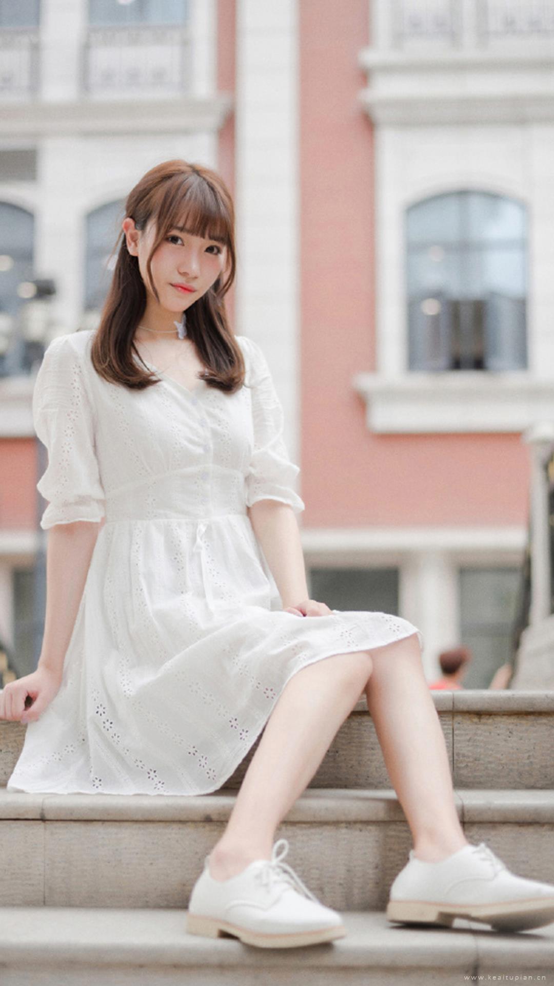性感可爱美女前凸后翘迷人写真图片