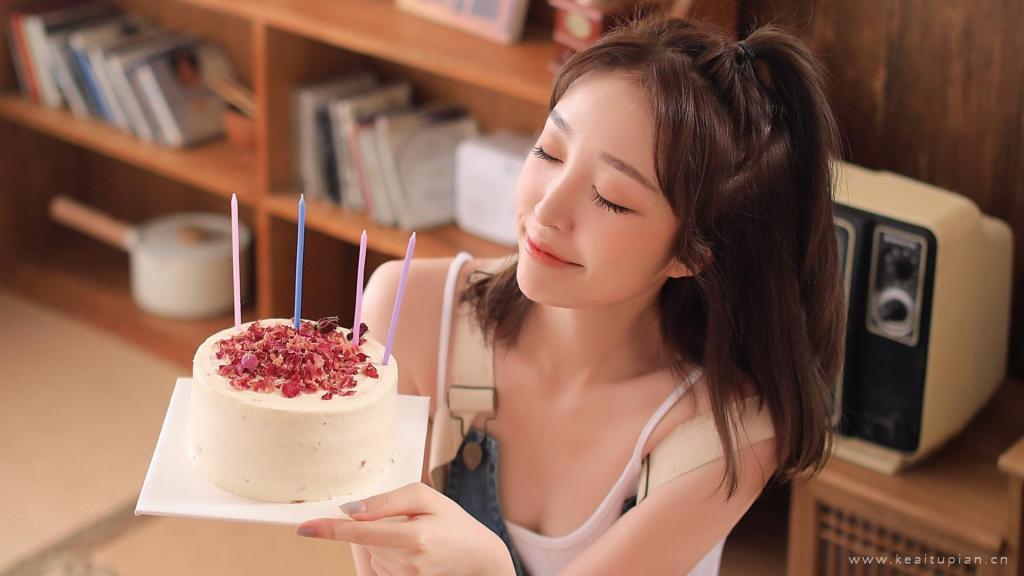 清纯美女吊带性感甜美居家迷人写真高清电脑壁纸