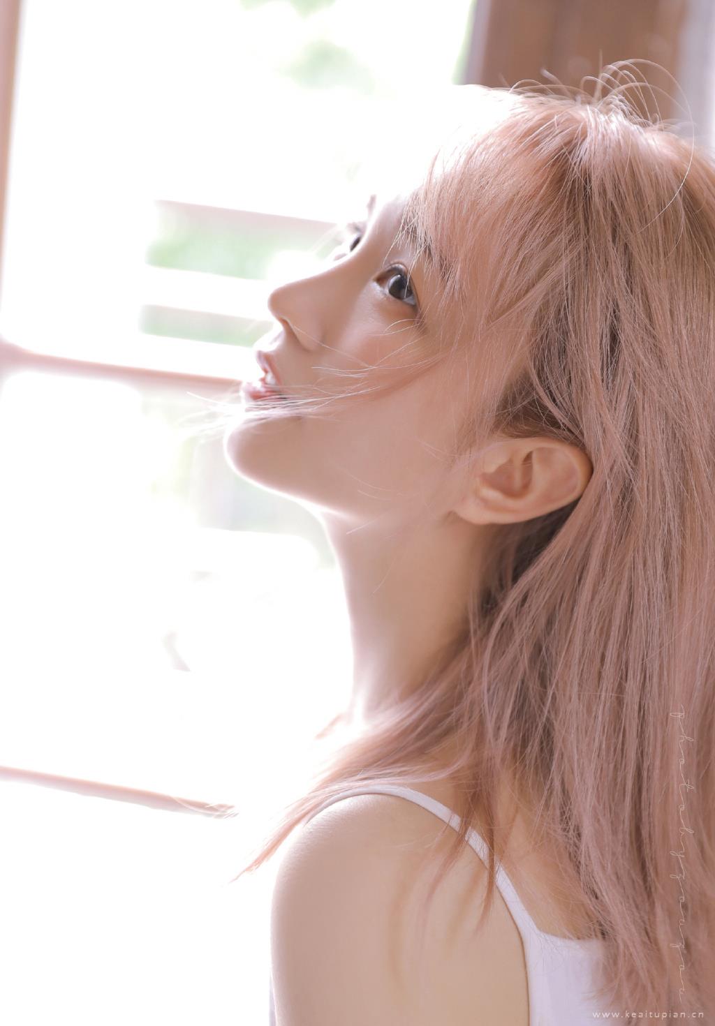 漂亮的居家美女吊带长腿清新性感高清写真图片大全