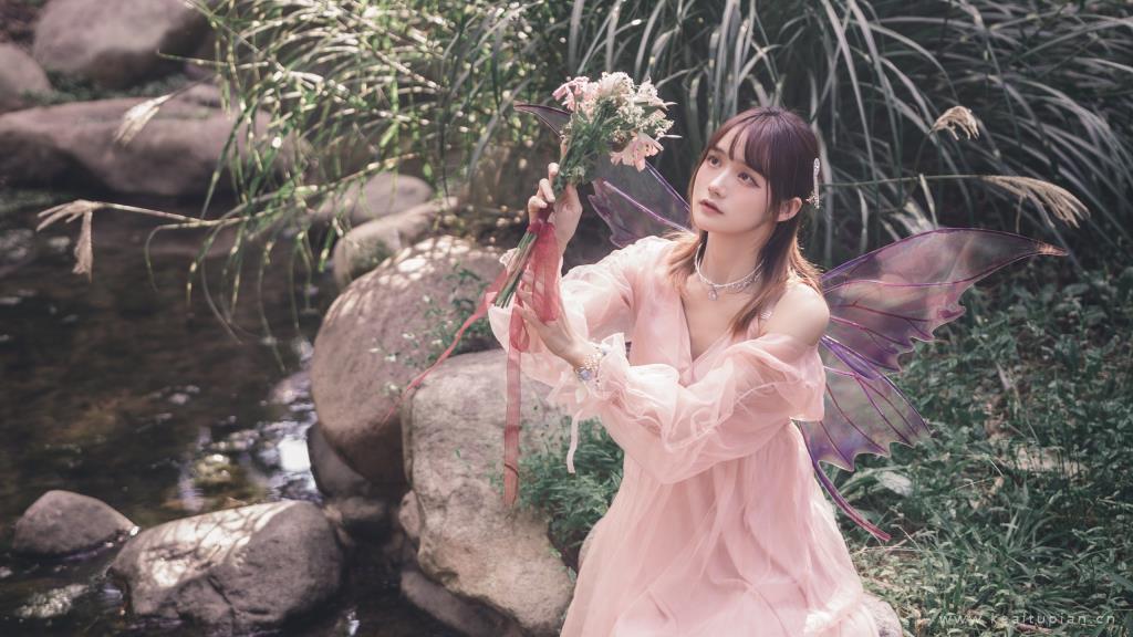 森林中的精灵仙女唯美高清写真壁纸图片