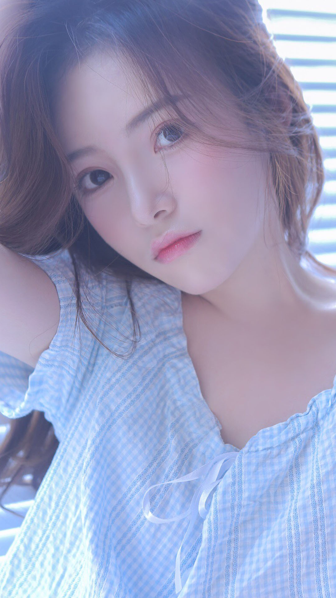 居家萌妹子俏皮写真高清图片