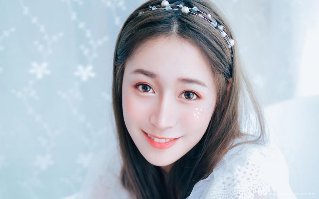 甜美性感女神浴缸湿身唯美写真高清壁纸图