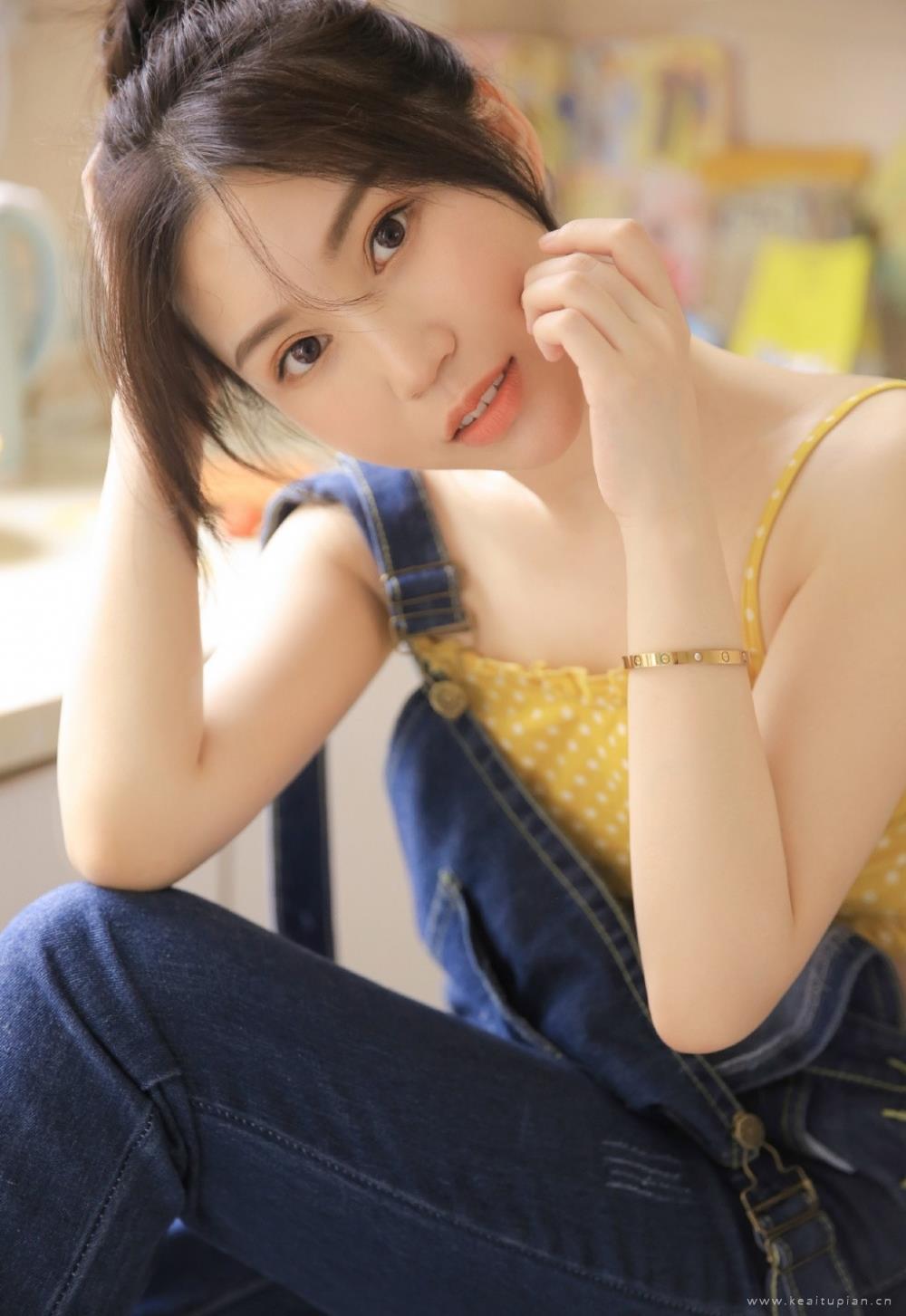 唯美阳光小清新美女香肩白皙甜美写真图片大全