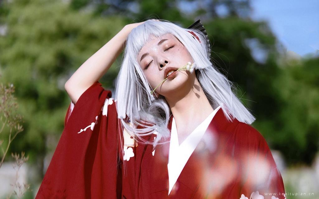 绝美红色和服白发美女妩媚迷人户外写真图片桌面壁纸