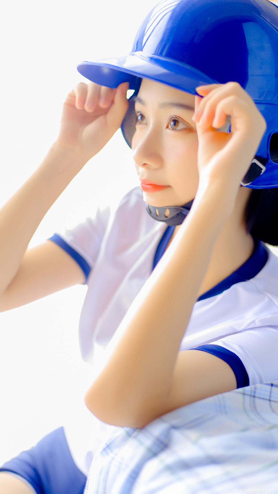 长腿活力美女制服诱惑性感写真图片
