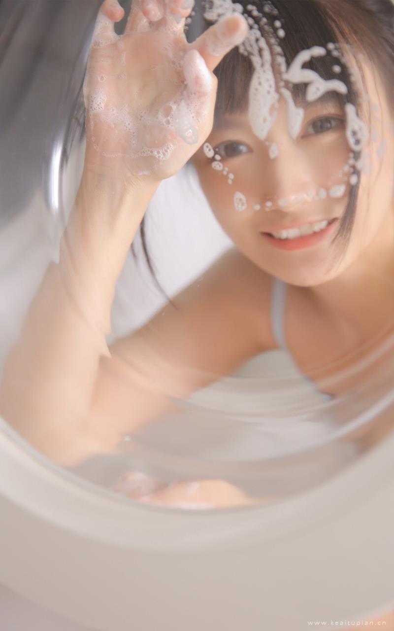 性感长腿美女浴缸大胆诱人写真图片