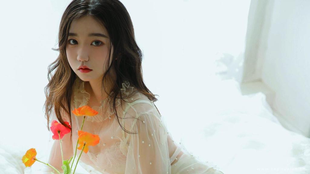 丰满少女薄纱裙诱人身姿高清写真图集