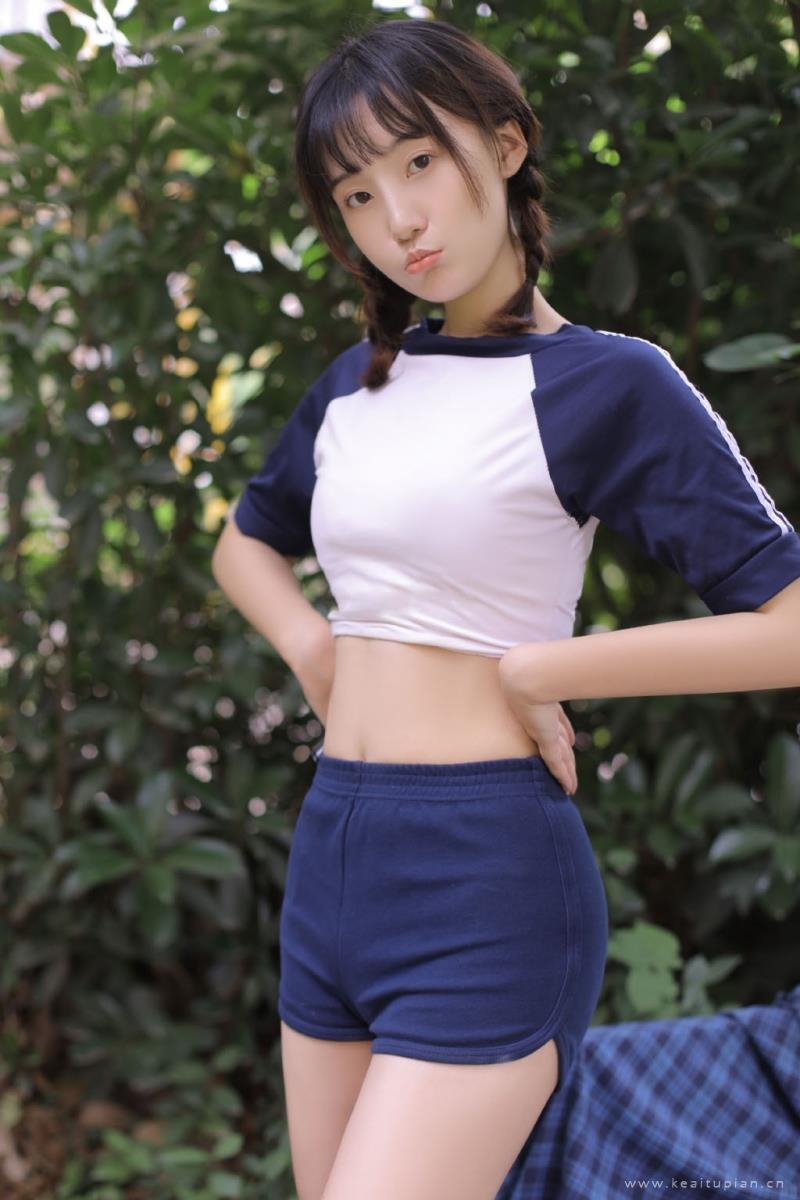 唯美妙龄美女长腿笔直阳光写真图片