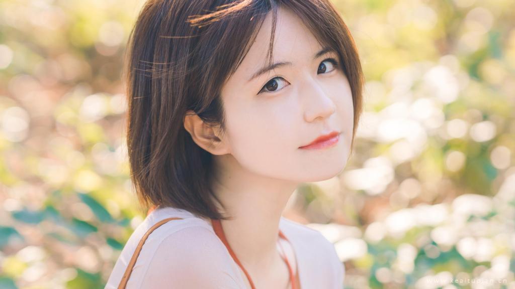 极品清新短发美女气质勾魂少女写真高清电脑壁纸