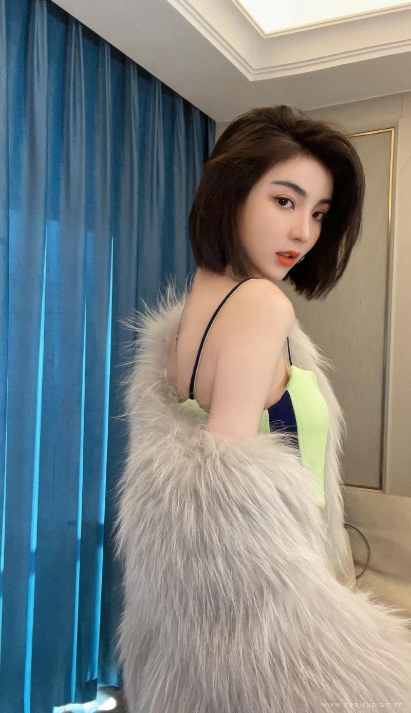 一身就是四季·短发美女小蛮腰性感妖娆写真图片