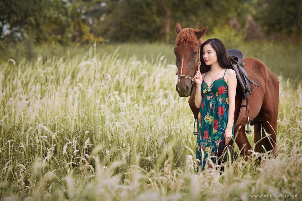 节制即高级，自律即自由·唯美温柔女生图片桌面壁纸