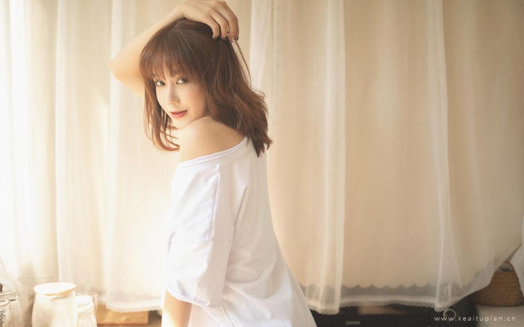 性感美女妩媚动人高清桌面壁纸写真图片