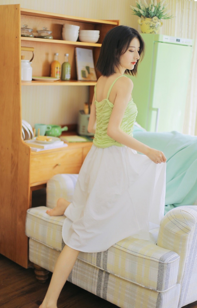 唯美短发女生气质清新脱俗艺术图片