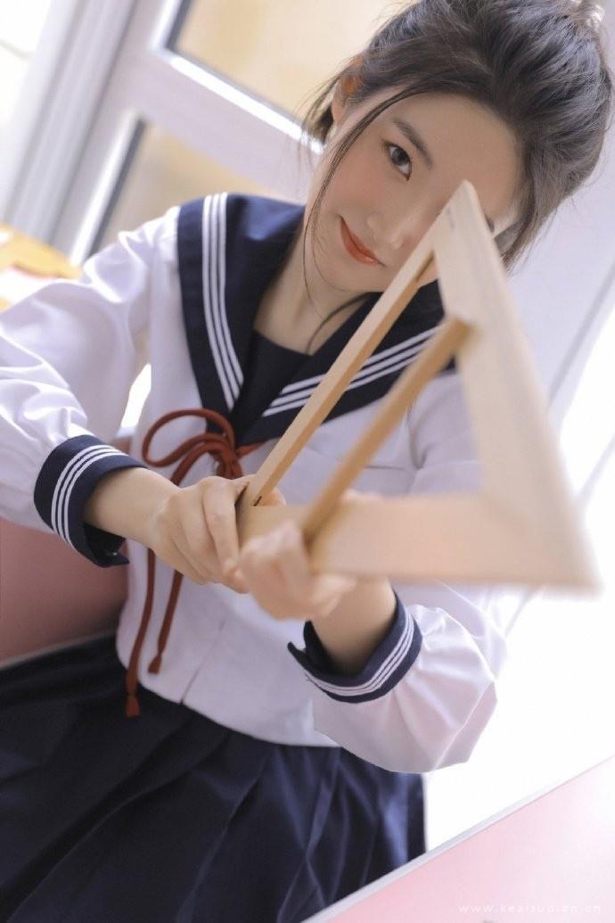 高马尾日系女生高中制服初恋感清纯写真图片