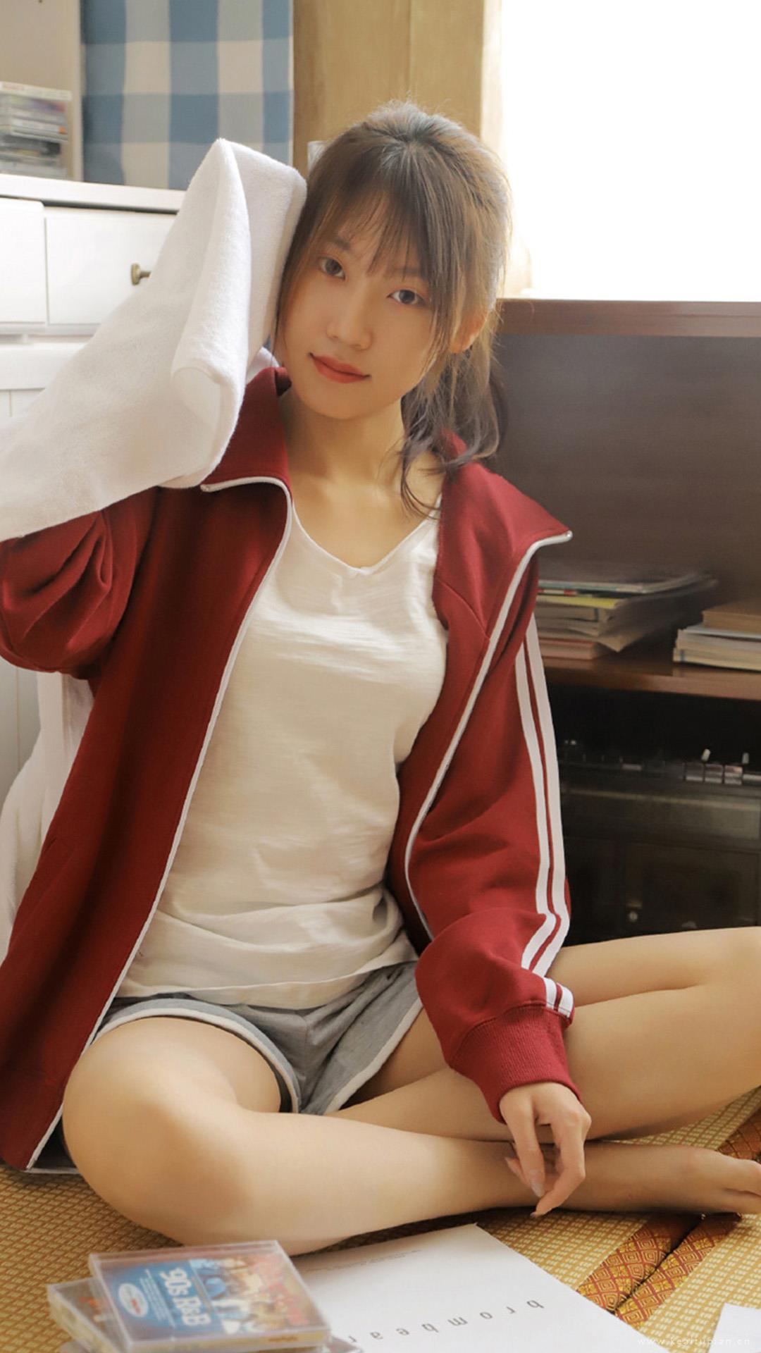 运动系活力美女清纯写真图片