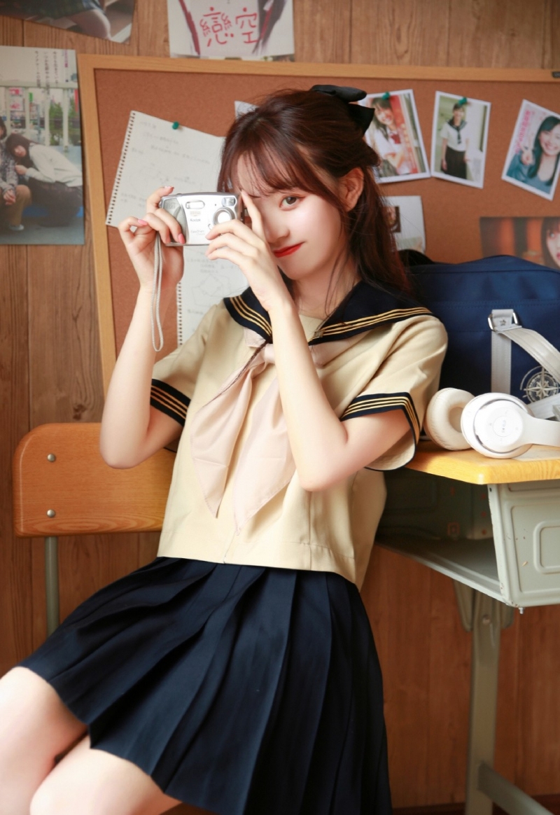 漂亮JK制服美女笑靥如花写真集图片