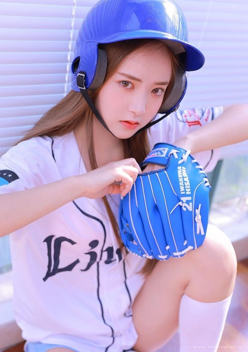 甜美可爱的棒球服美女写真高清图片