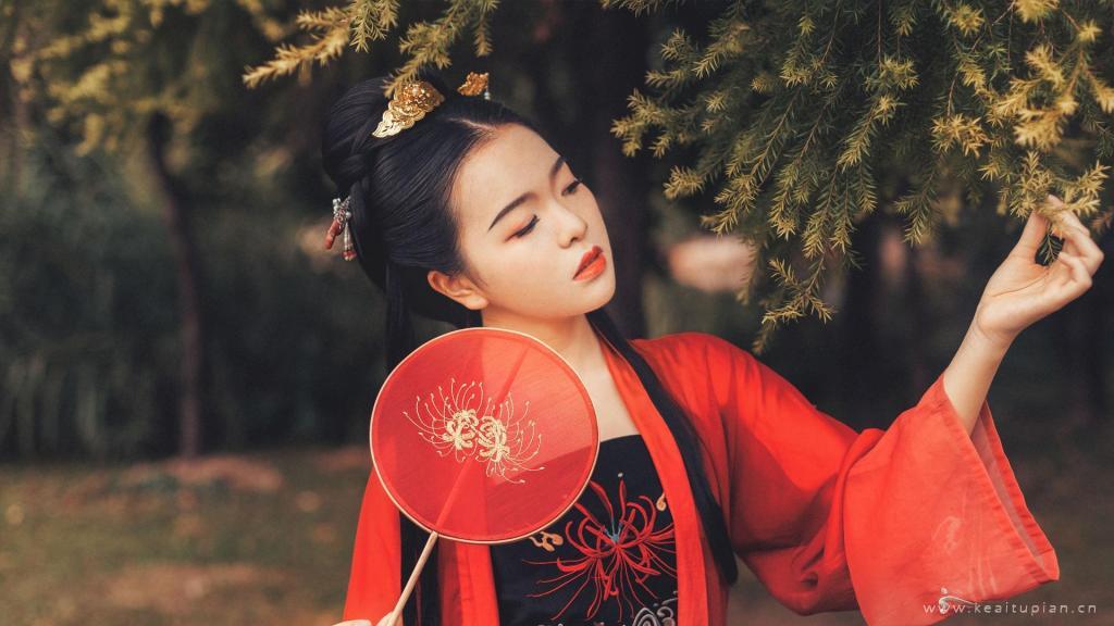 优雅迷人湖边仙气红色古装美女阳光写真图片桌面壁纸