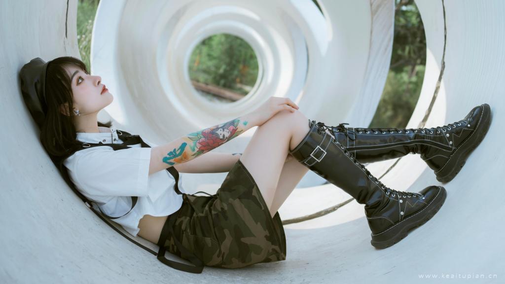 气质纹身少女个性户外风景写真壁纸图片大全