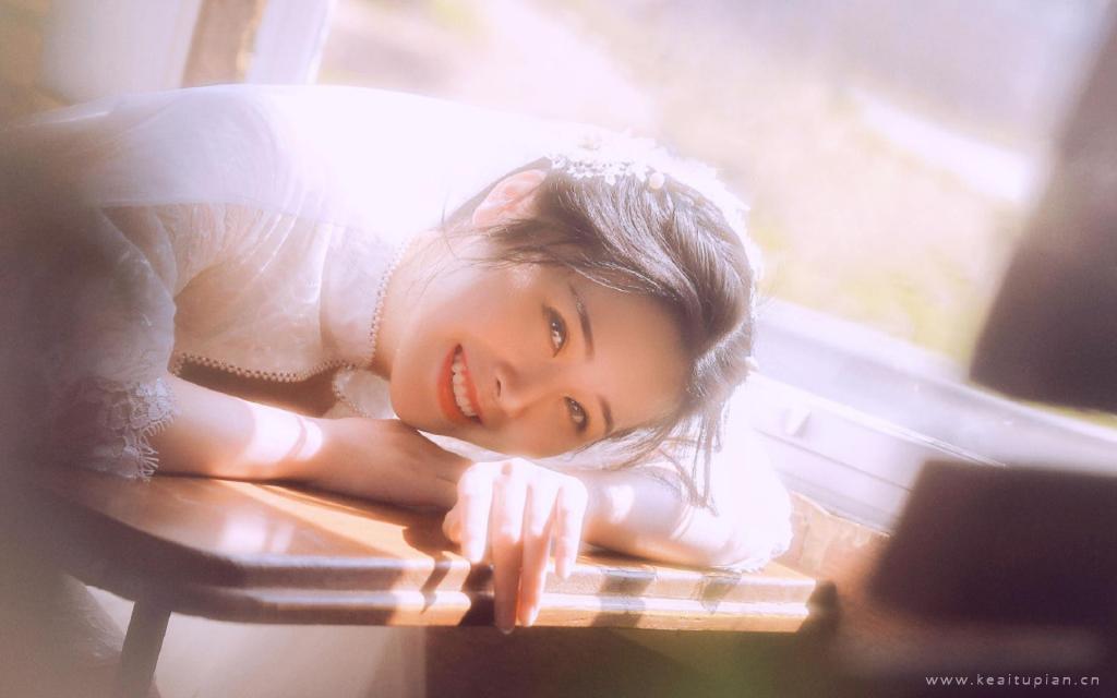 甜美仙气女孩纯白婚纱单人照写真桌面壁纸