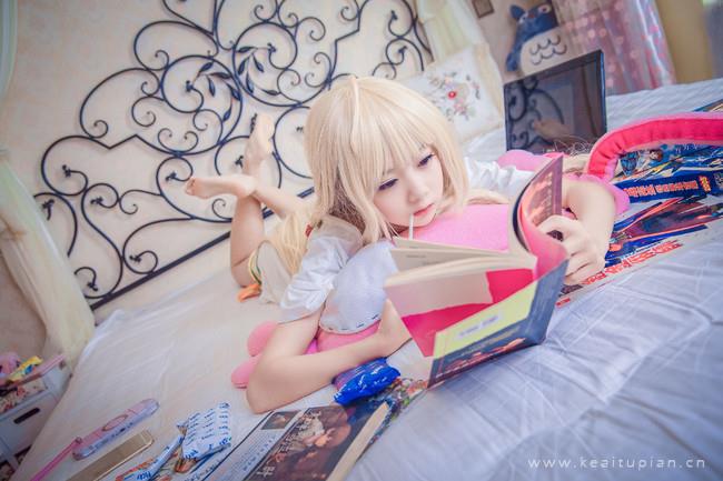 游戏美女金发萝莉俏皮可爱写真图片大全