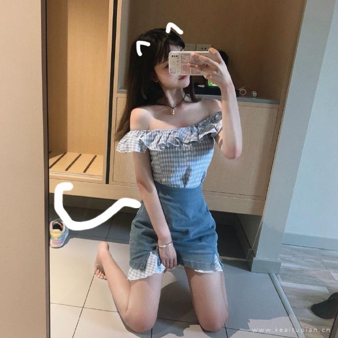 前凸后翘妩媚诱人的性感私房美女高清写真