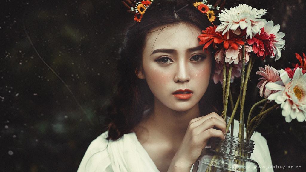 少女捧花超美高清电脑桌面壁纸图片