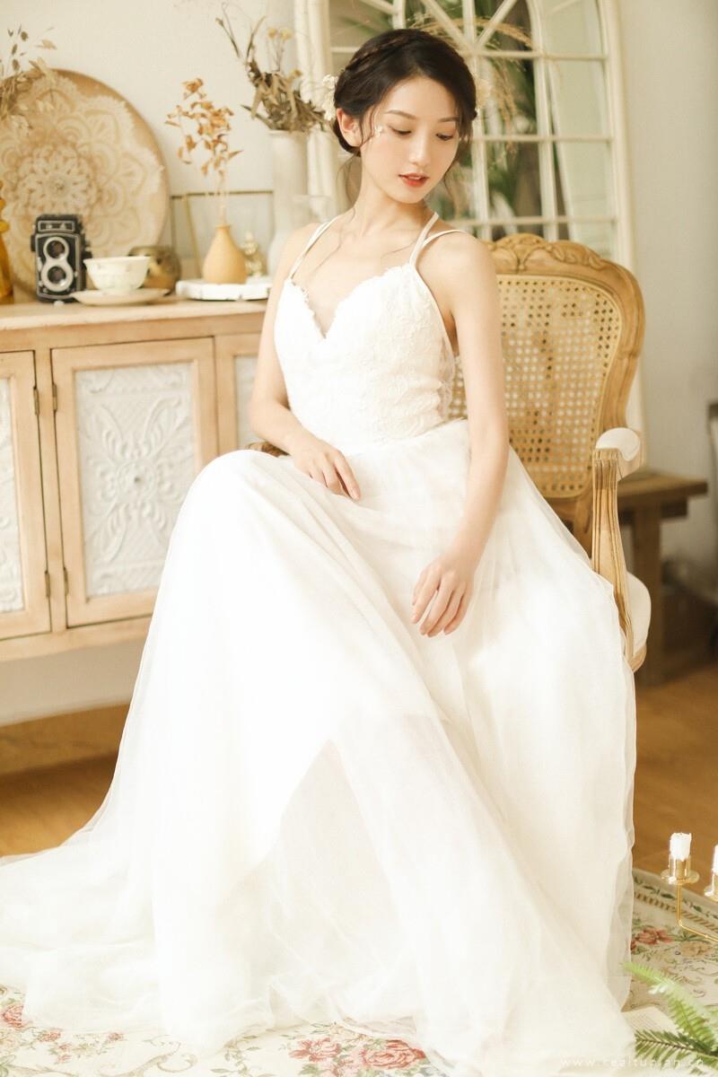 吊带美女气质绝佳超美壁纸图片