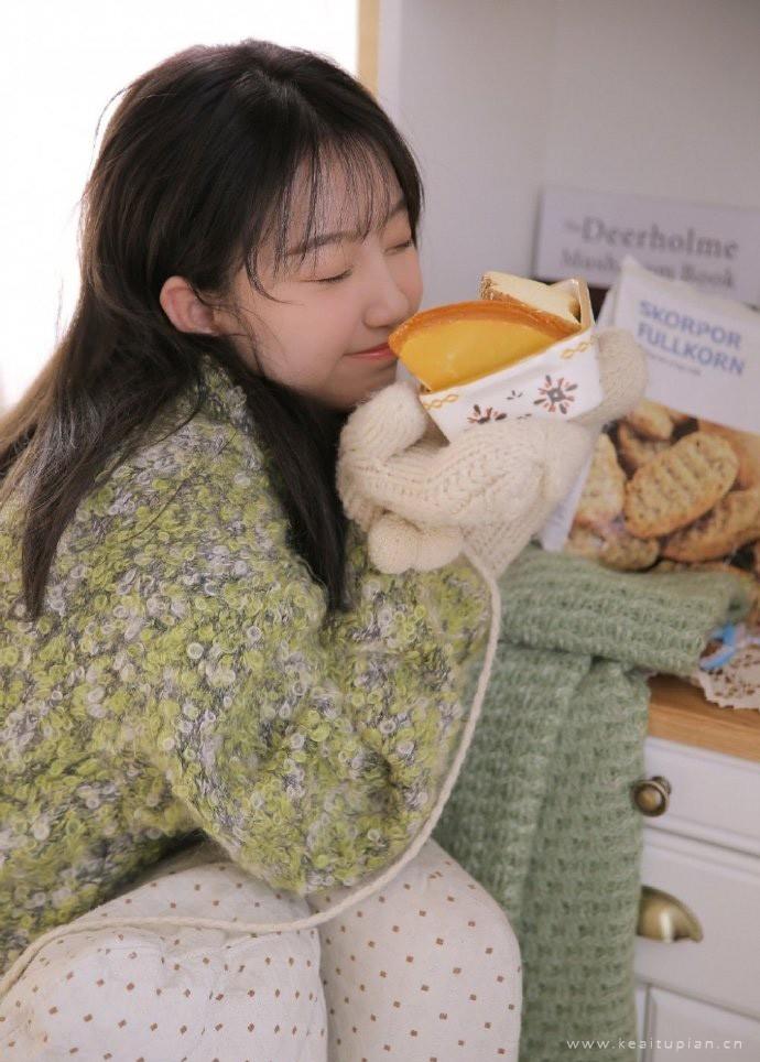 气质清纯的可爱毛衣美女唯美私房写真图片