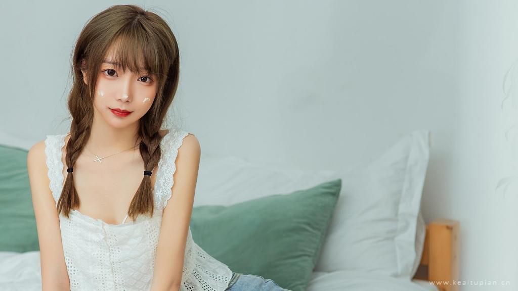 双麻花辫吊带清纯学妹私房照写真高清壁纸图片