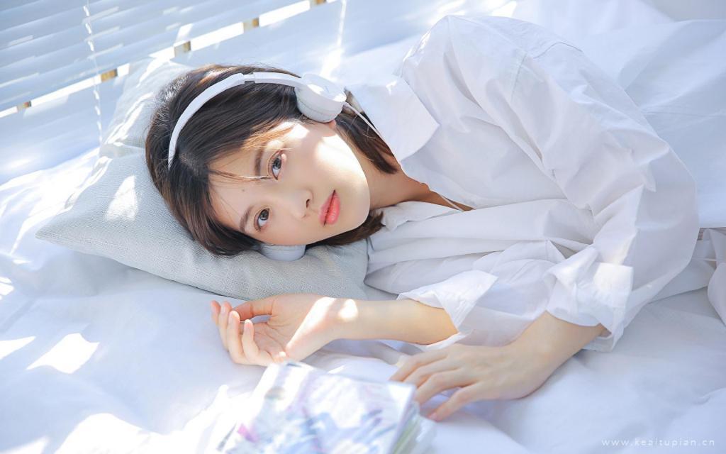 清纯白衣少女洁白无暇文艺清新写真高清壁纸图