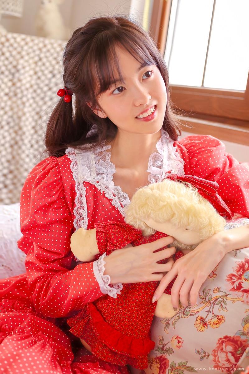 童颜美女笑容甜美可爱写真图片
