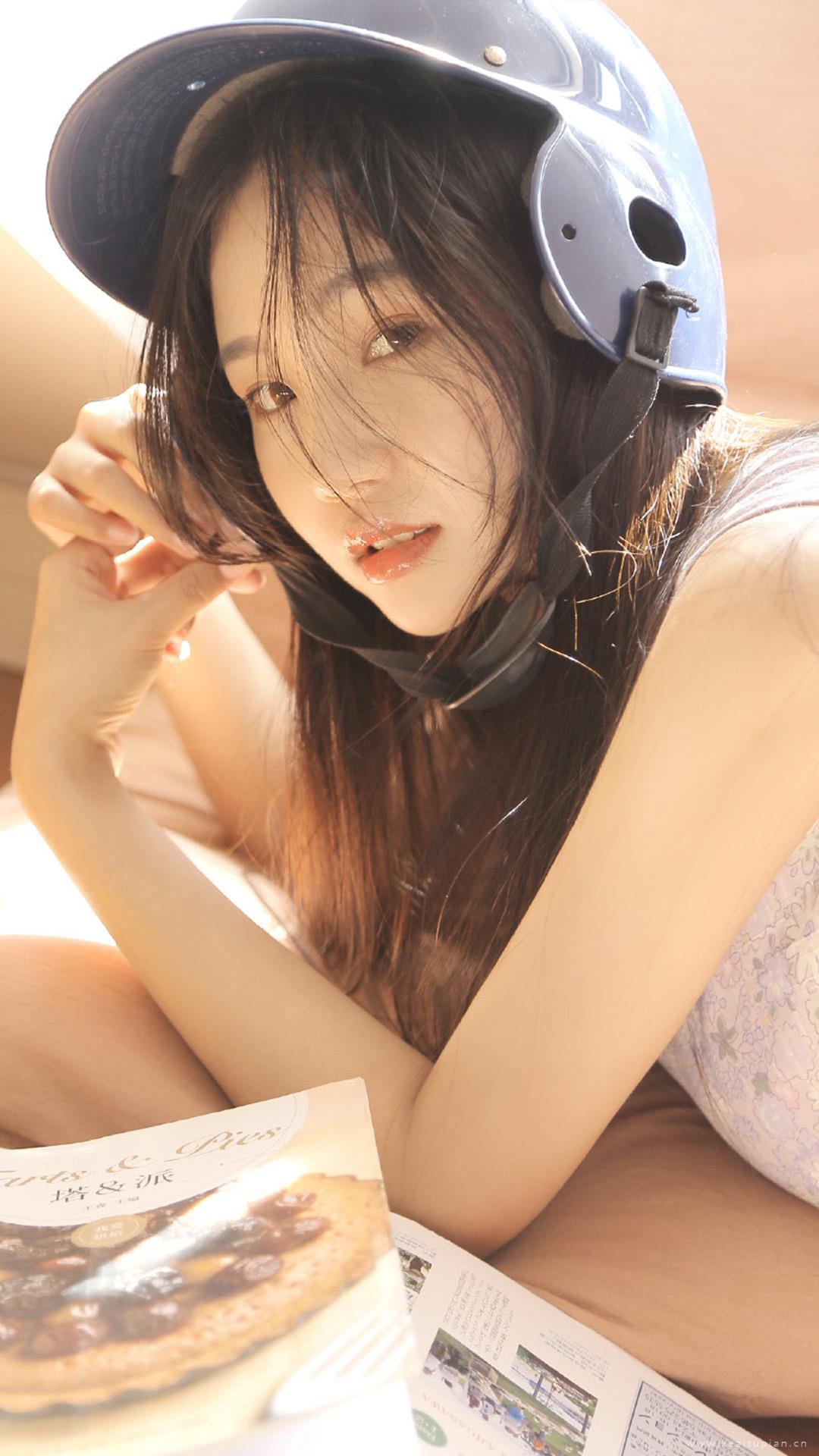 性感长腿美女居家性感诱人写真图片