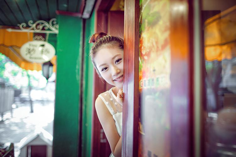 甜美可爱丸子头美女图片
