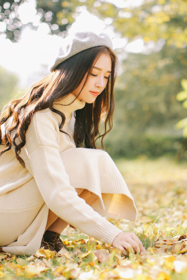 气质美女甜美户外写真高清手机壁纸图片