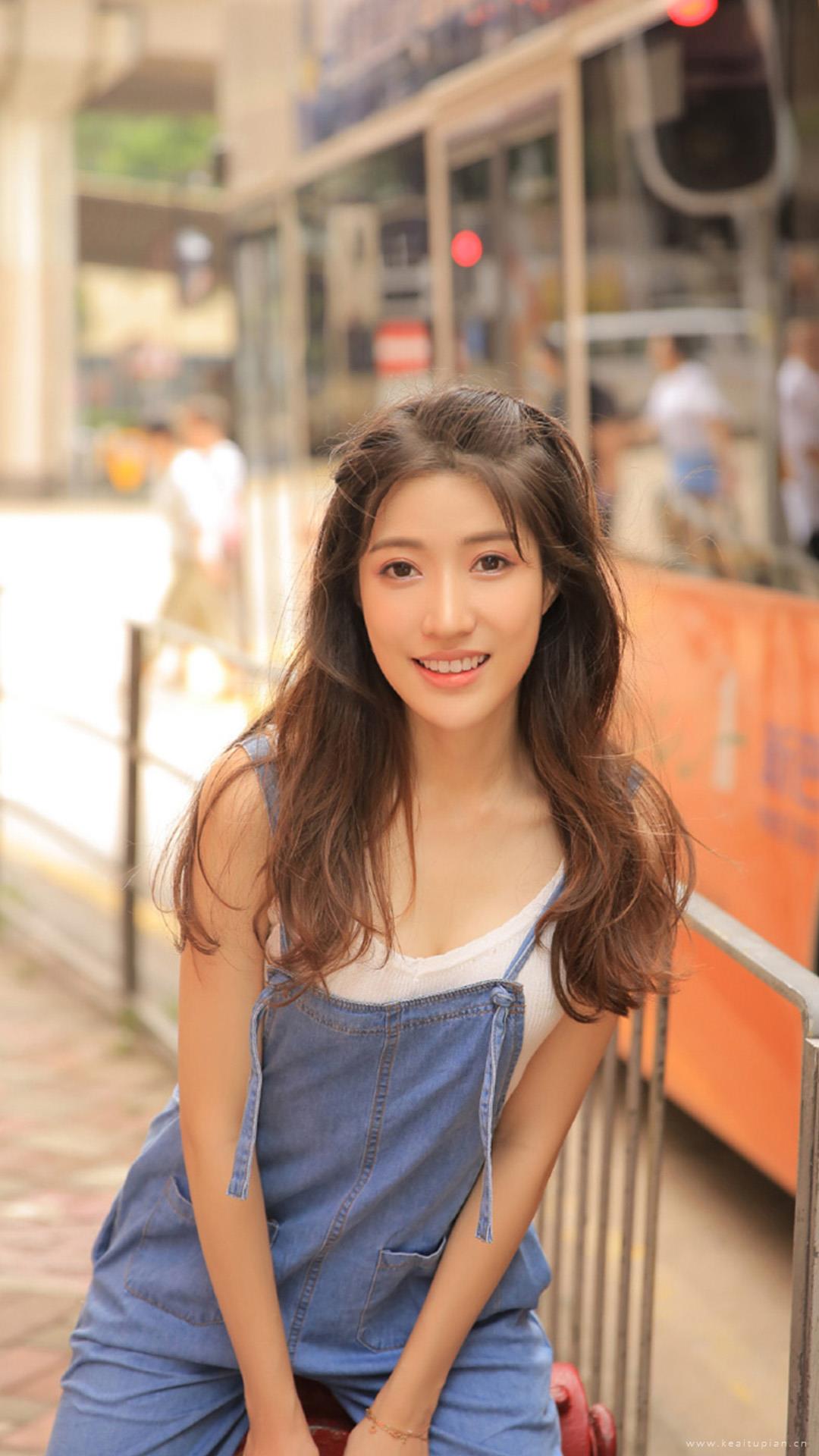 长发美女阳光可爱港风性感写真图片