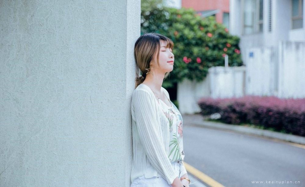 悠闲的素人美女夏日小清新写真图片