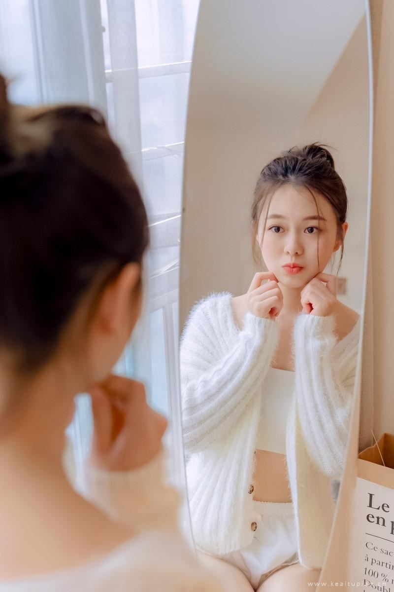性感清纯美女白色吊带高清私房写真照