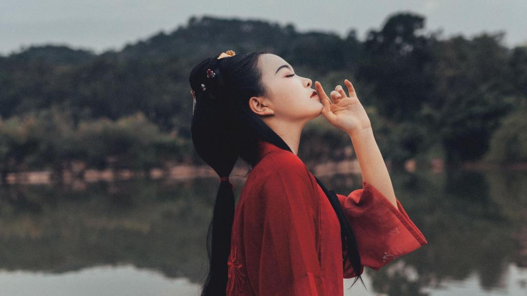 优雅仙气唯美古装美女阳光户外迷人写真图片