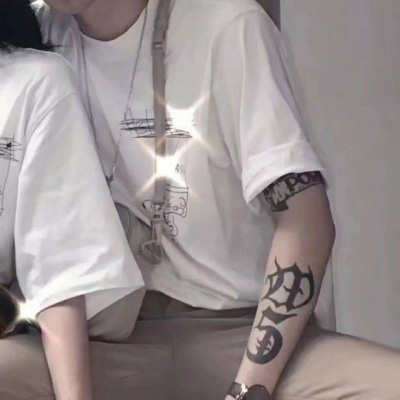 情侣半身部位头像 骚气的情侣头像真人图片