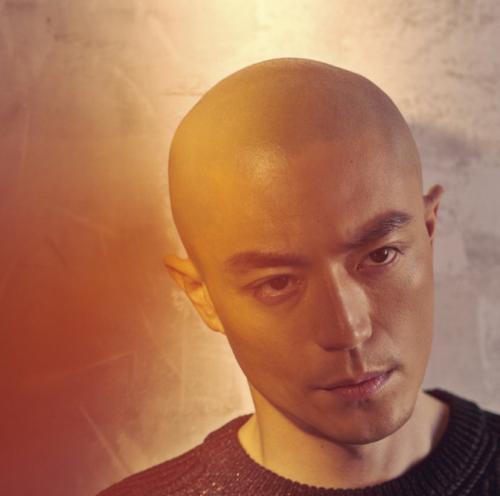 光头照片男头像图片 光头男人头像